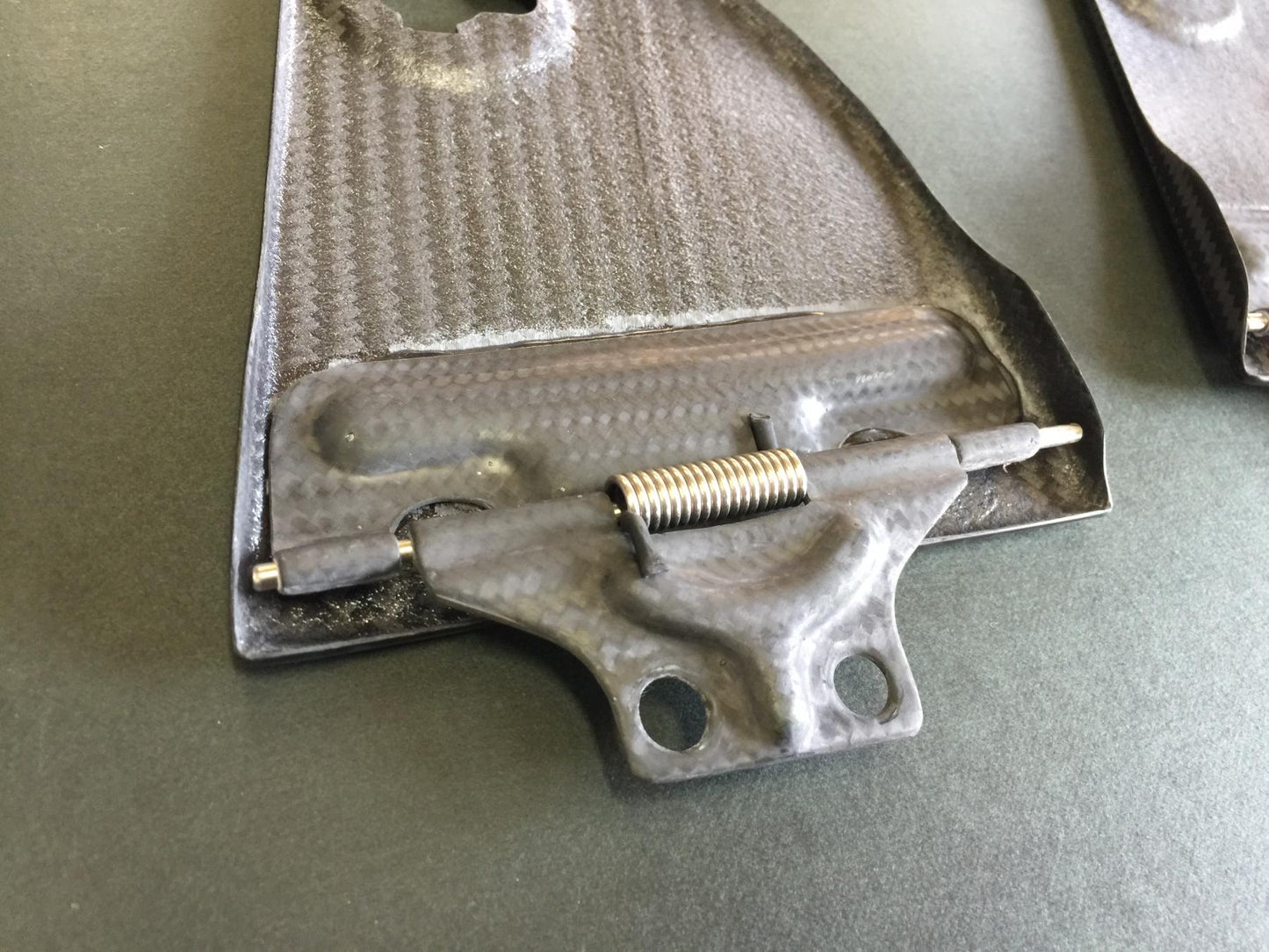 09 Racing Dry Carbon Fiber Fuel Lid for Nissan Skyline Hakosuka 2D JDM CAR PARTS