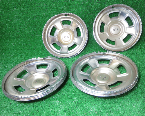 Genuine NOS Hubcap Set for Datsun 240Z / 260Z / 280Z 1971