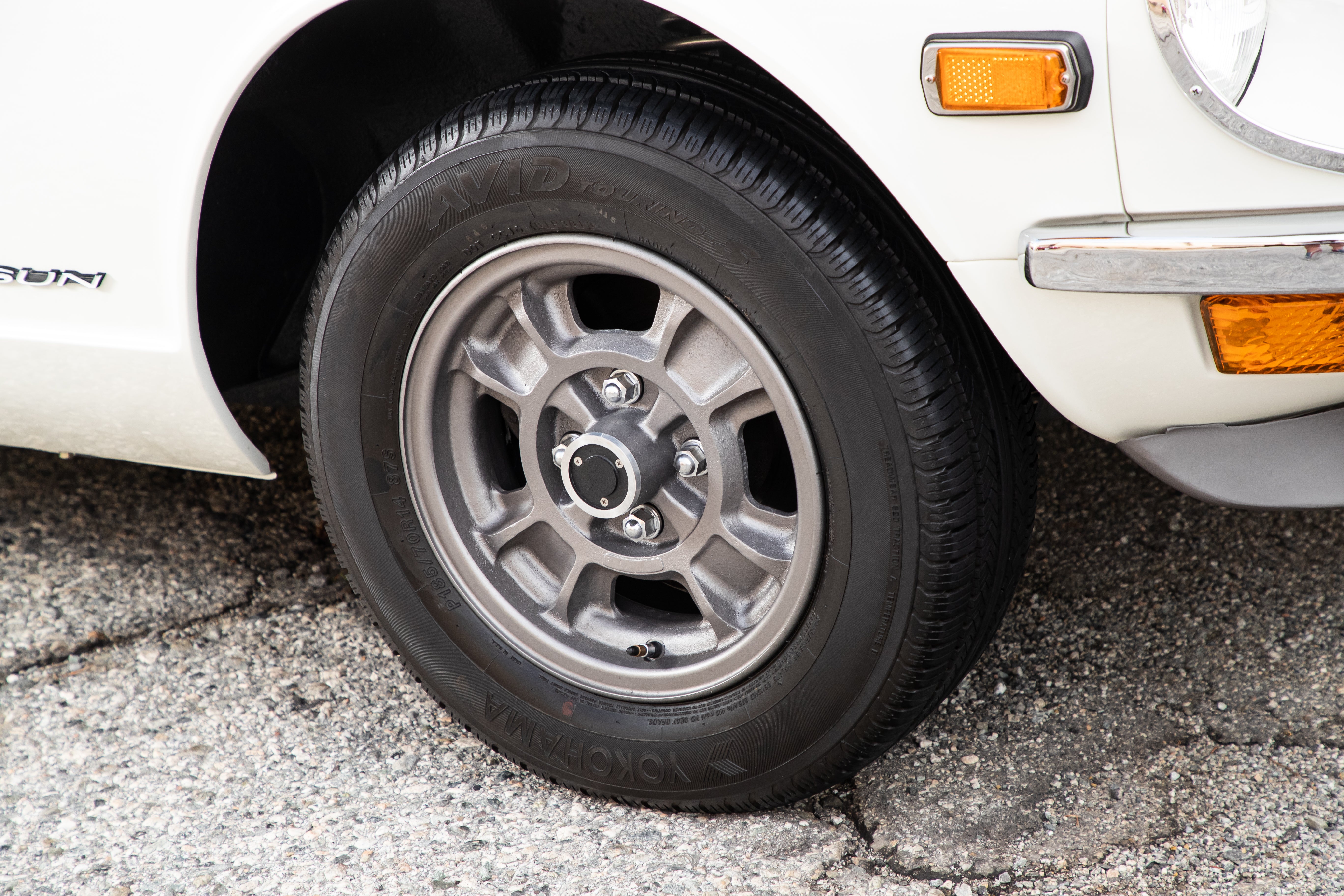 Genuine Nissan NOS Lug Nut Set for Nissan Fairlady Z432