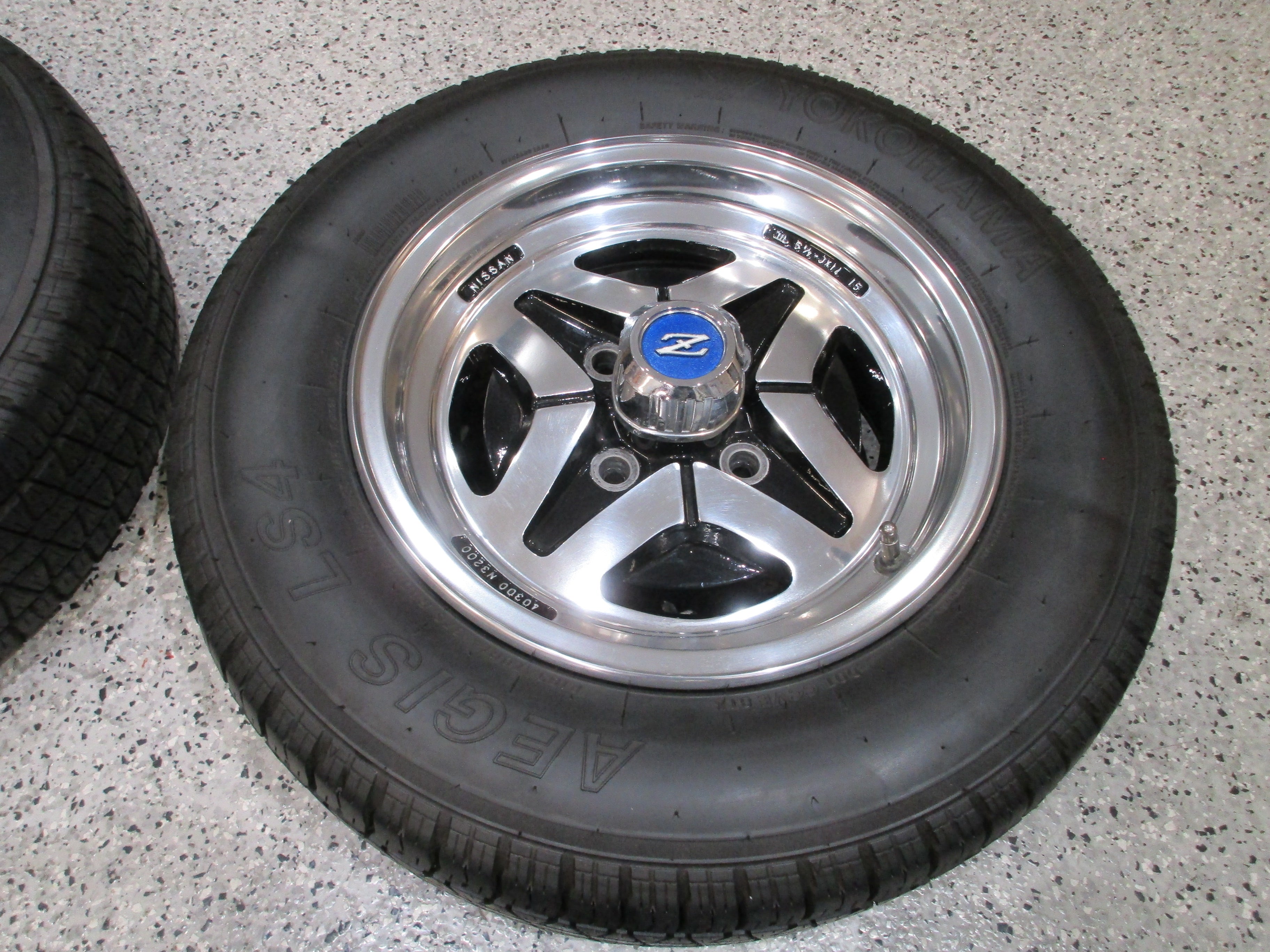 SALE-481: Used Center Cap 40343-N3200 x4 Set Datsun 280Z Black