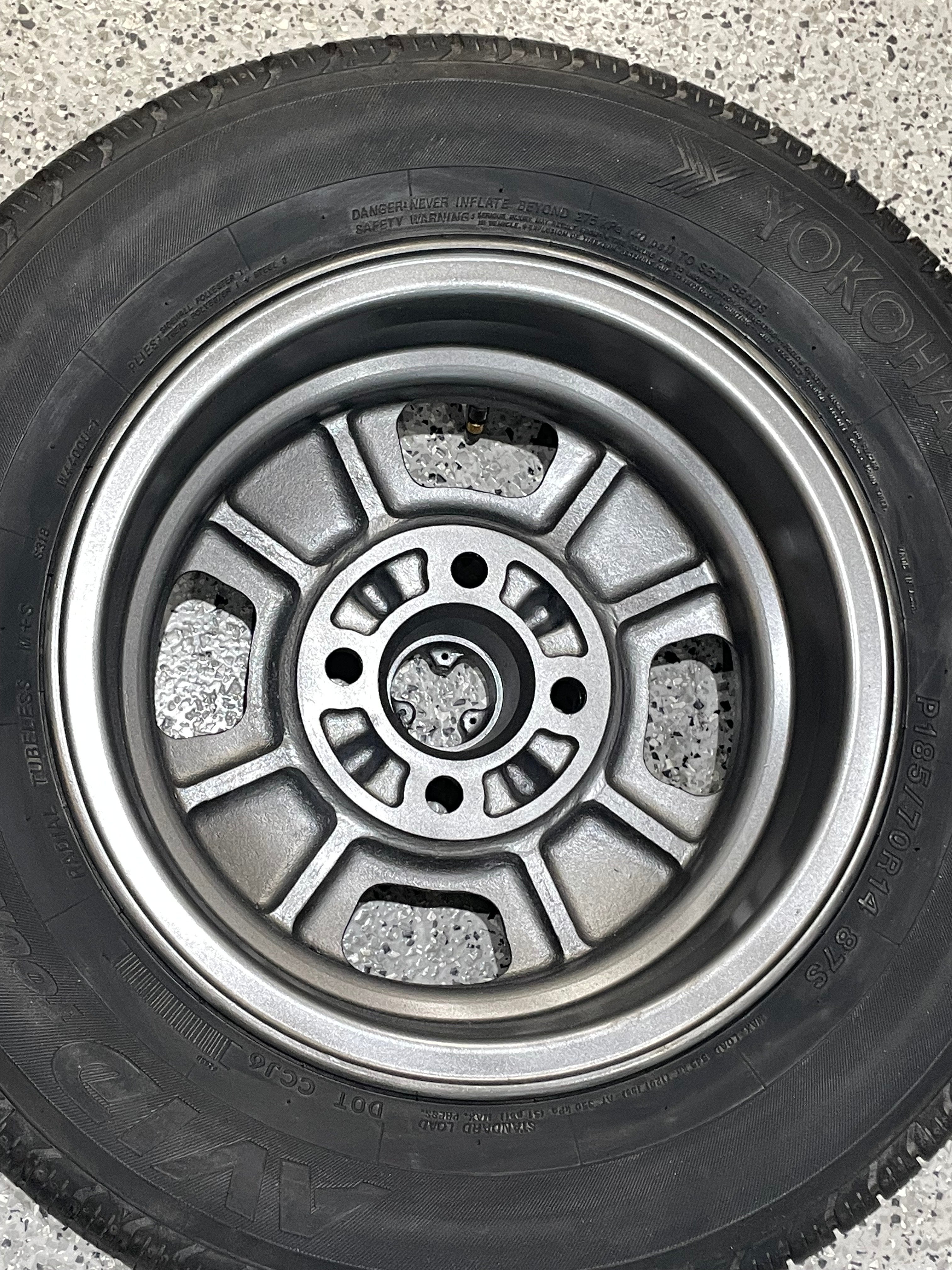 Genuine Nissan Nissan Fairlady Z432 Magnesium Wheel Set Excellent