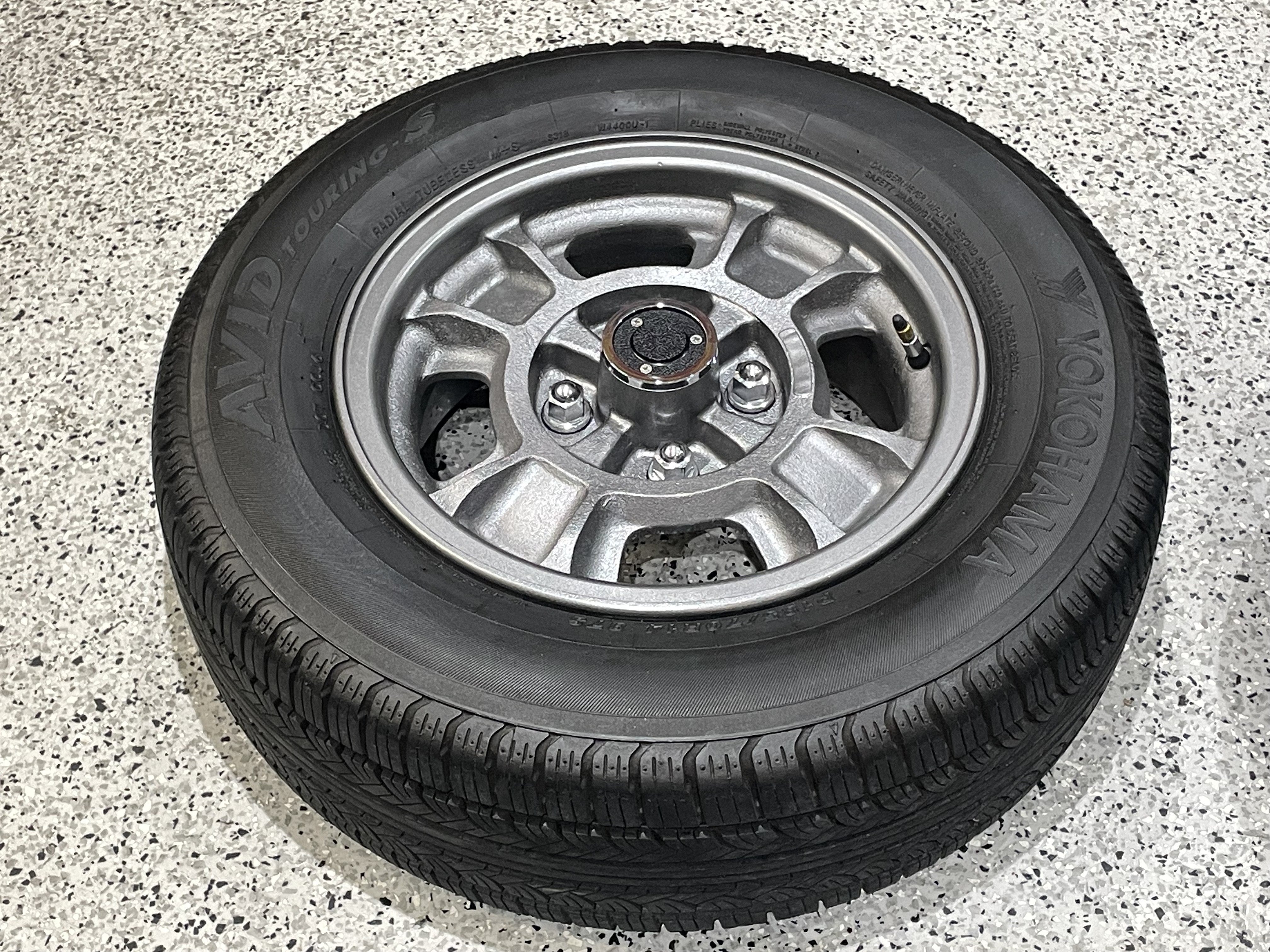 Genuine Nissan Nissan Fairlady Z432 Magnesium Wheel Set Excellent