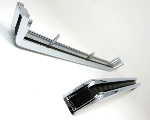 
                  
                    Tail lamp center molding set for Datsun 240Z
                  
                