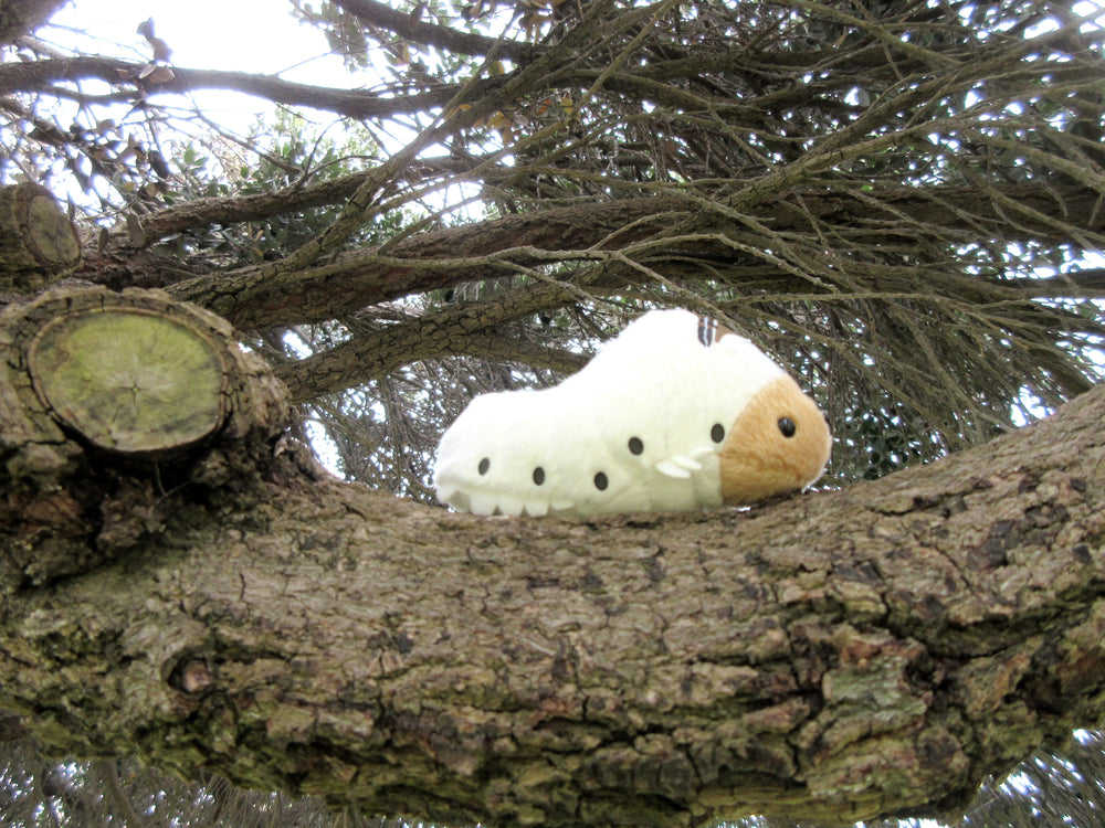 Silkworm Plush Magnetic White